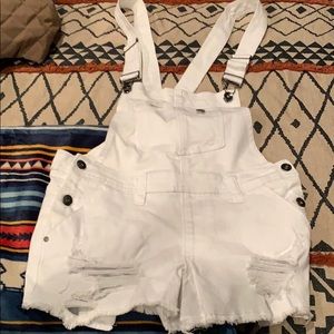 White jeans pull overs